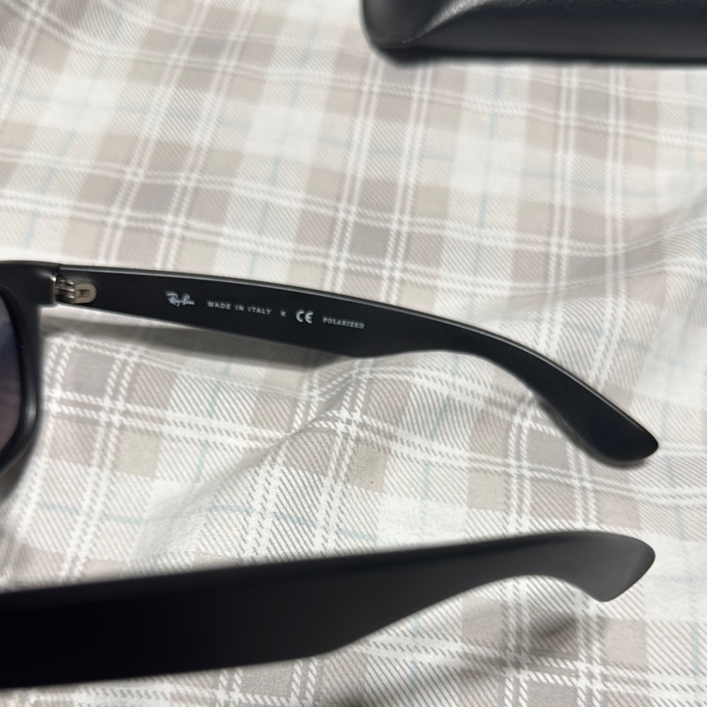 Ray-Ban Classic Black Sunglasses with Case - Picture 3 of 5